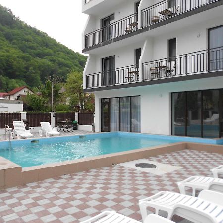 Hotel Andrana Caciulata Exteriér fotografie