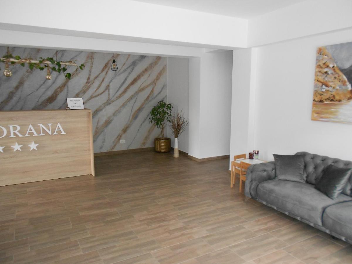 Hotel Andrana Caciulata Exteriér fotografie