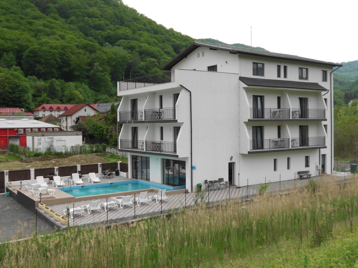 Hotel Andrana Caciulata Exteriér fotografie