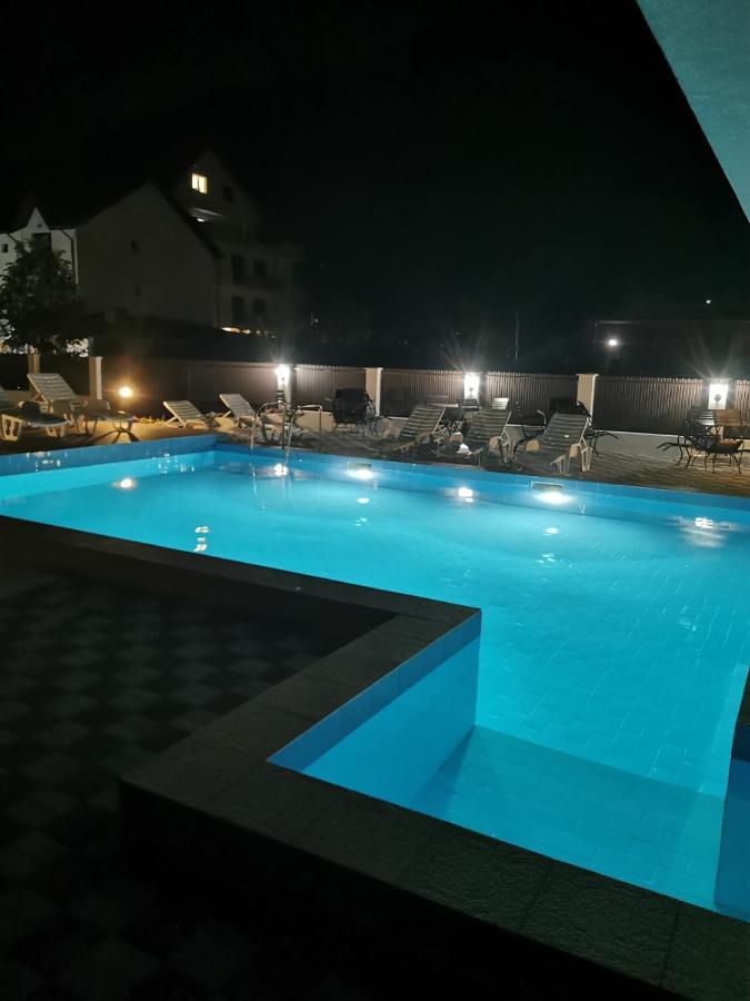 Hotel Andrana Caciulata Exteriér fotografie